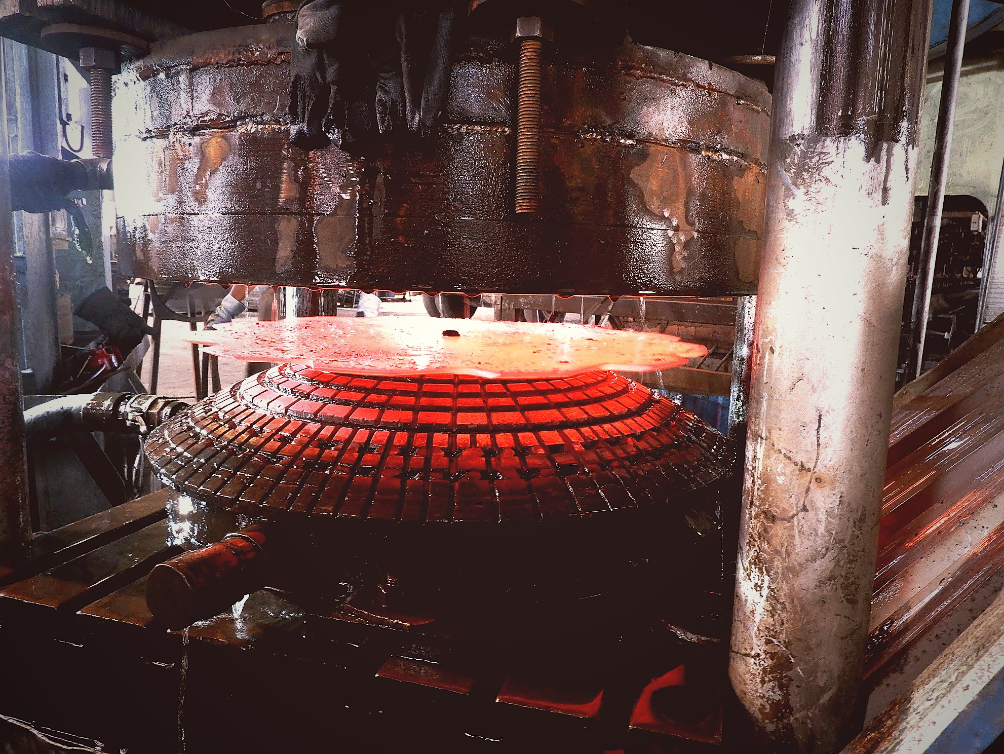 Disc blade glowing inside press die